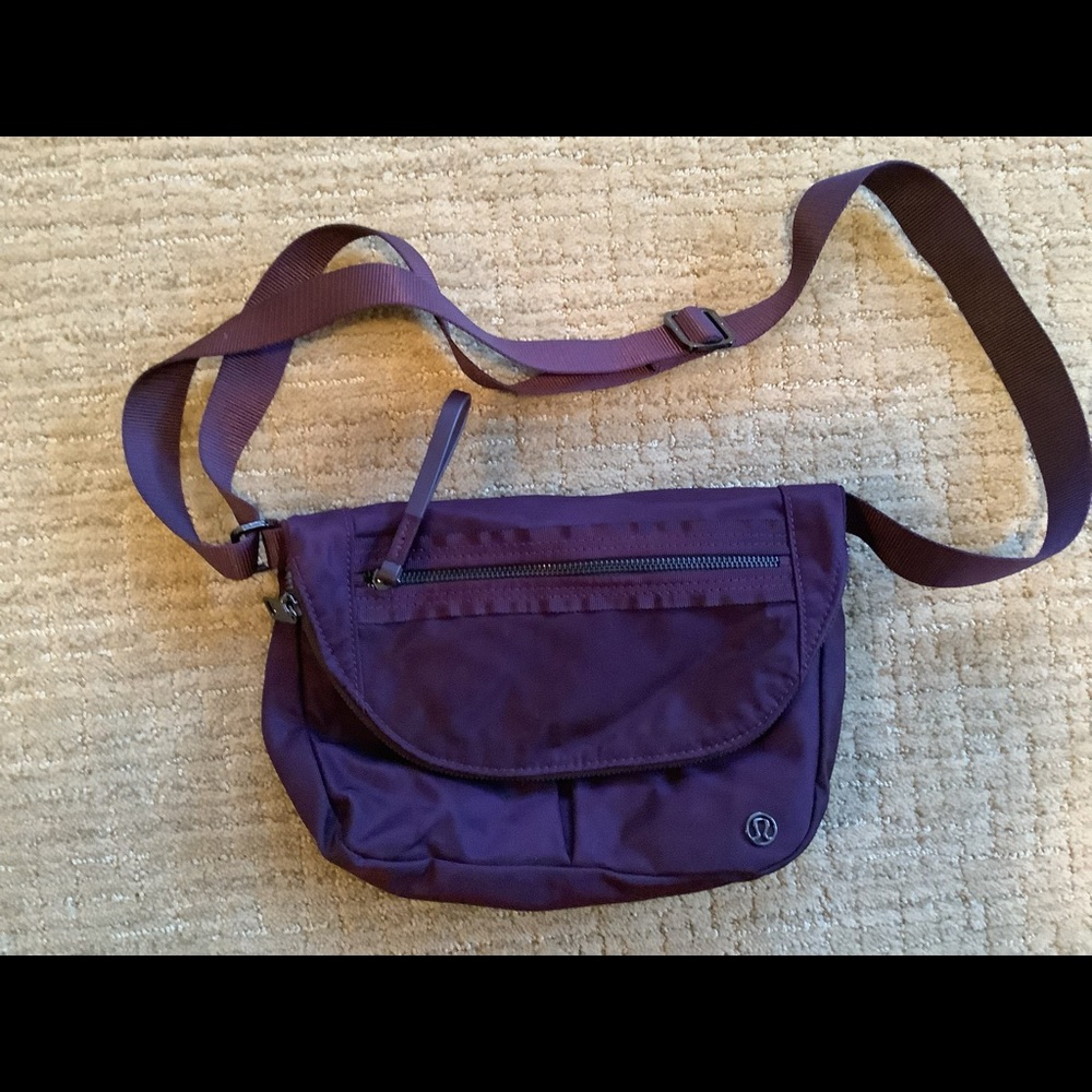 Lululemon Festival Bag II 5L in Black Cherry